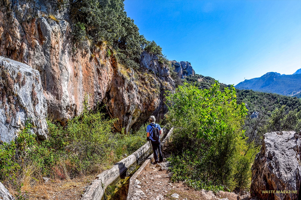 Acequia del FArdes, PN Sierra de HUétor Acequia del FArdes, PN Sierra de HUétor