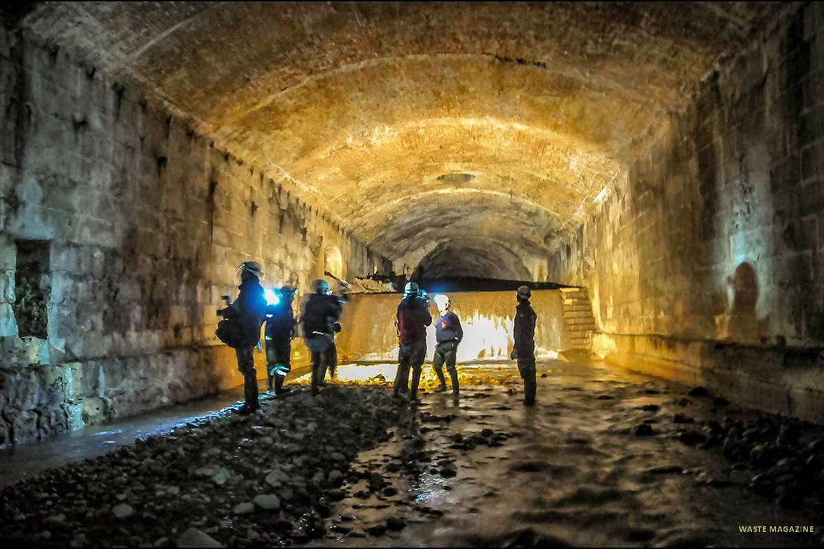 Bajo el embovedado del río Darro