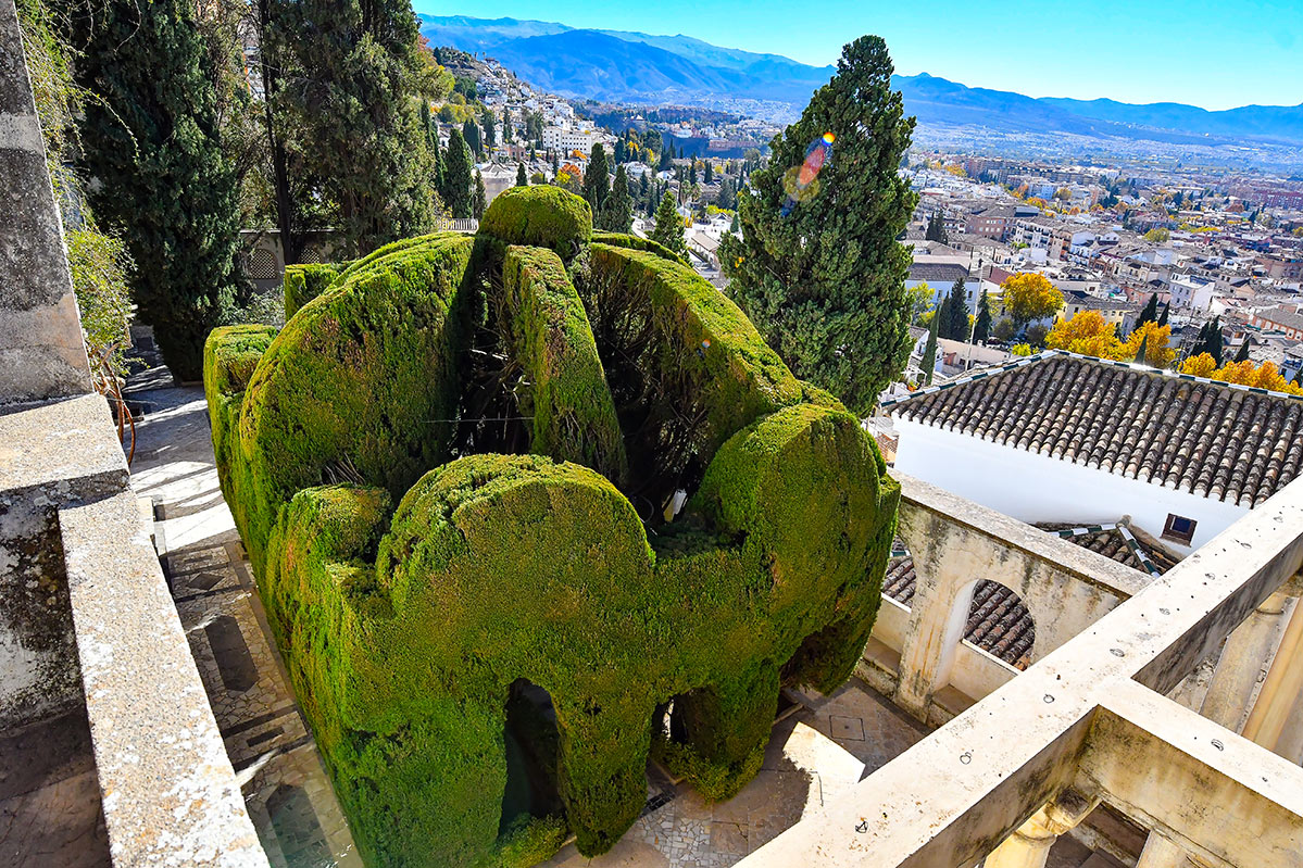 Topiaria de ciprés Carmen de Rodríguez Acosta, Granada