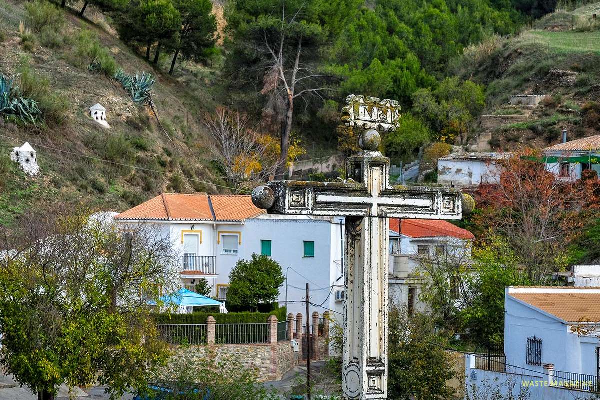 Cruz al pie de la Abadía Sacromonte