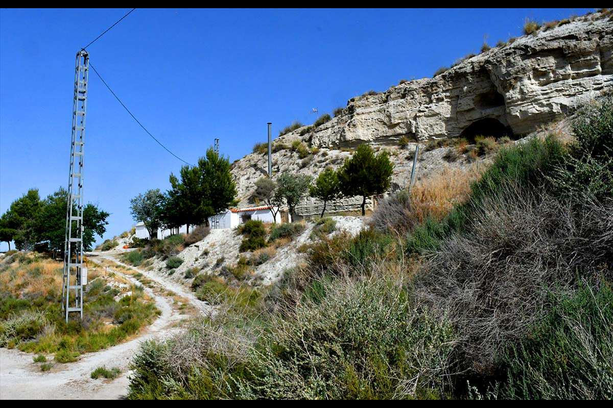 Últimas casas-cueva en el saladar