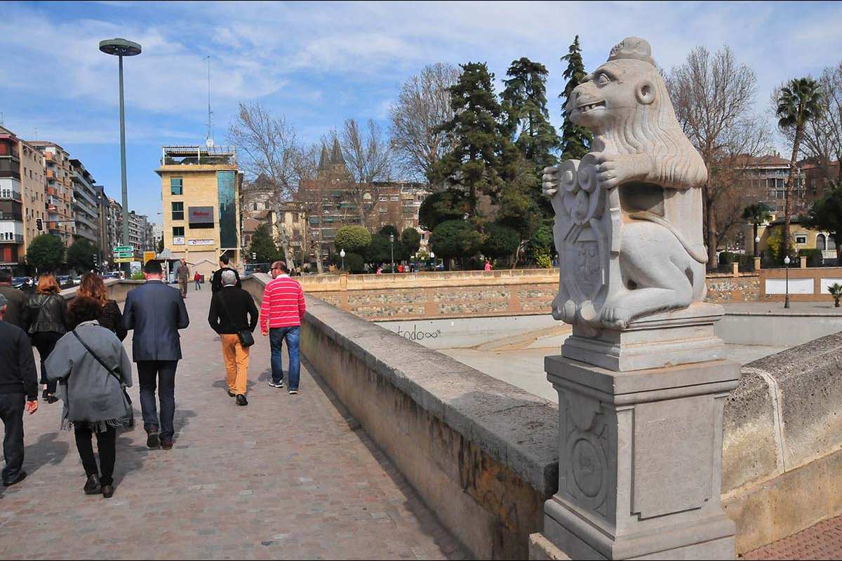 Leones (que no monos) en el puente romano del Genil