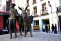 La escultura del Aguador con su asno en la plaza de la Romanilla