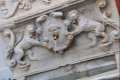 Leones en el pilar de la sacristía de la Basílica de las Angustias