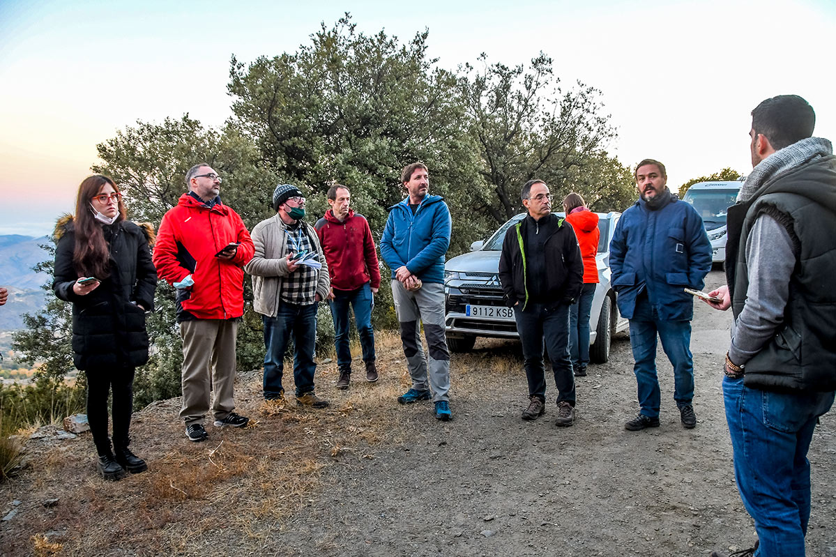 Técnicos de Adaptamed y periodistas