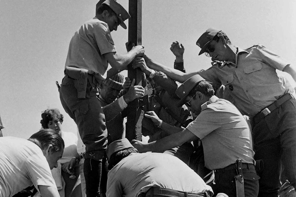 La Guardia Civil de Montaña colocó una cruz en la cumbre en 1982