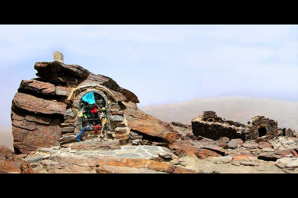 Mulhacén, cumbre con la ermita de la Virgen de las Nieves en la hornacina