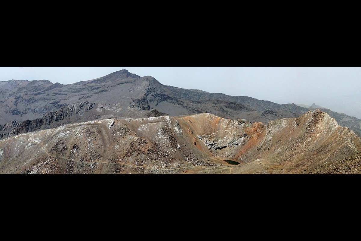 La Caldera, y elVeleta desde la arista oeste del Mulhacén