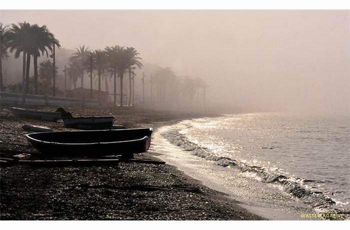 niebla-playa-larabita