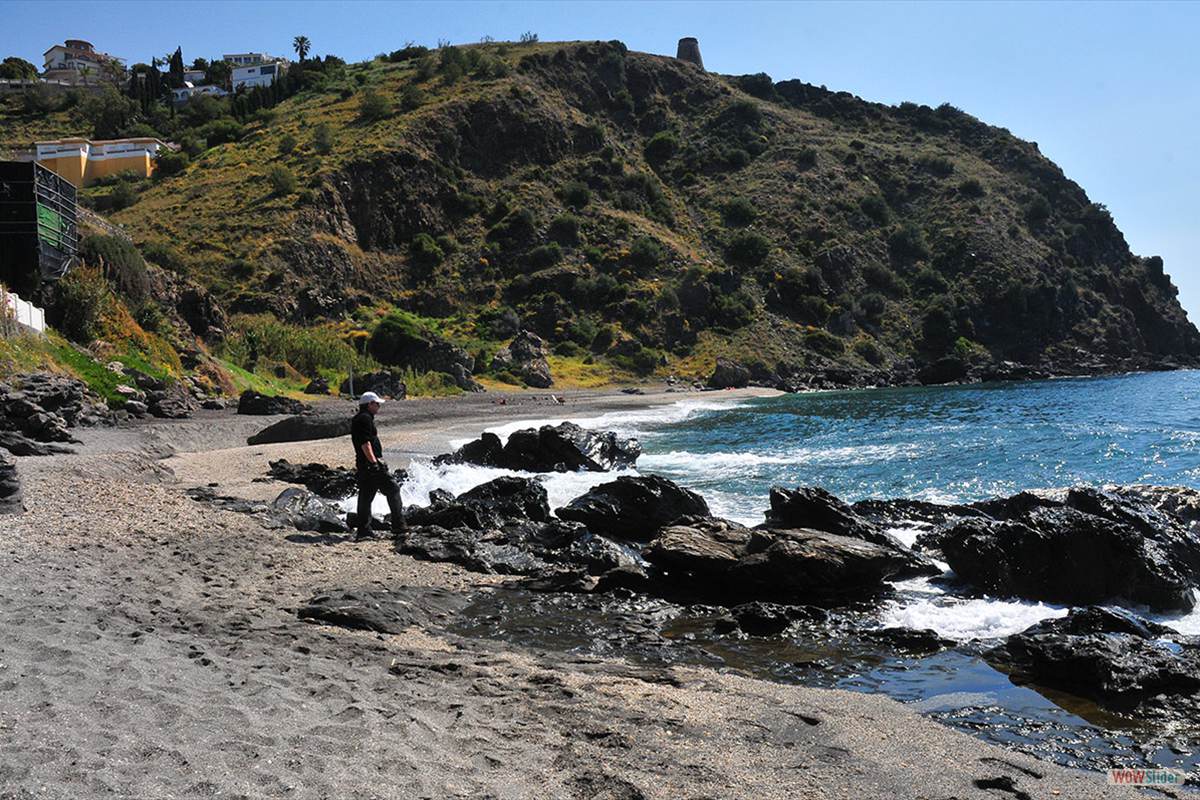 Cala del Corumbico, torre de los diablos # Foto: J. E. GOMEZ * MERCHE S. CALLE / Waste Magazine