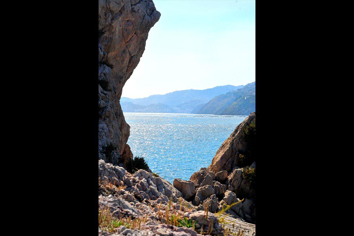 Acantilados de La Caleta y Almuñécar desde Peñón de Salobreña