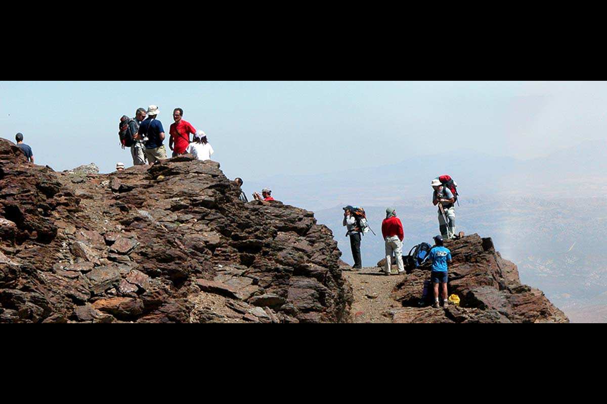 Es peligroso encaramarse a las rocas, se altera el ecosistema y puede provocar accidentes
