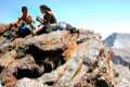 No dejar residuos, ni siquiera orgánicos, en la montaña. Comida en la cima del Veleta.