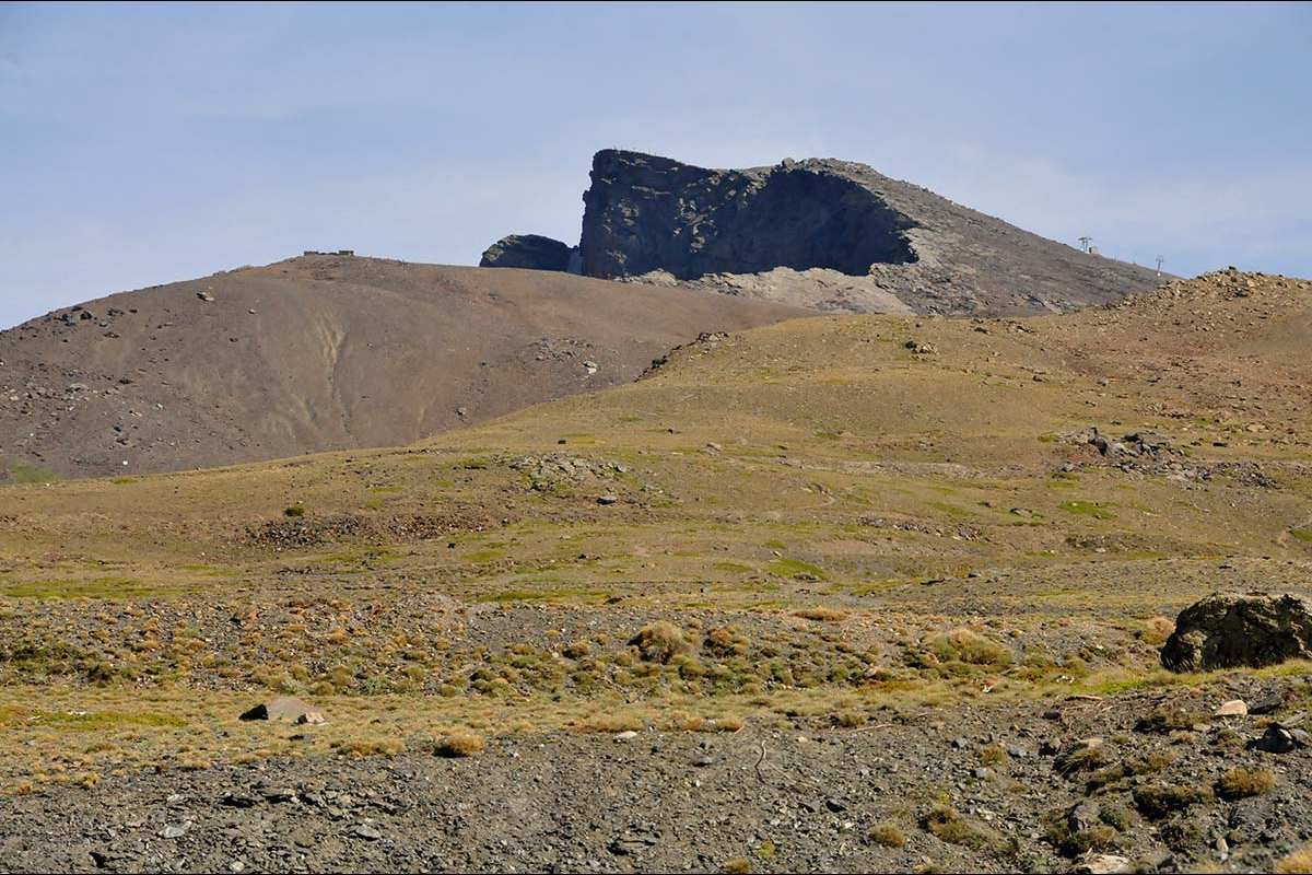 La ladera oeste del Veleta, la meta de los neveros.